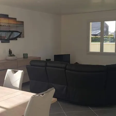 Сasa de vacaciones Maison Neuve Proche De La *