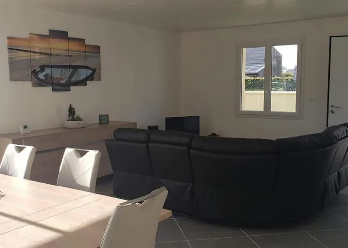 Semesterbostad Maison Neuve Proche De La *