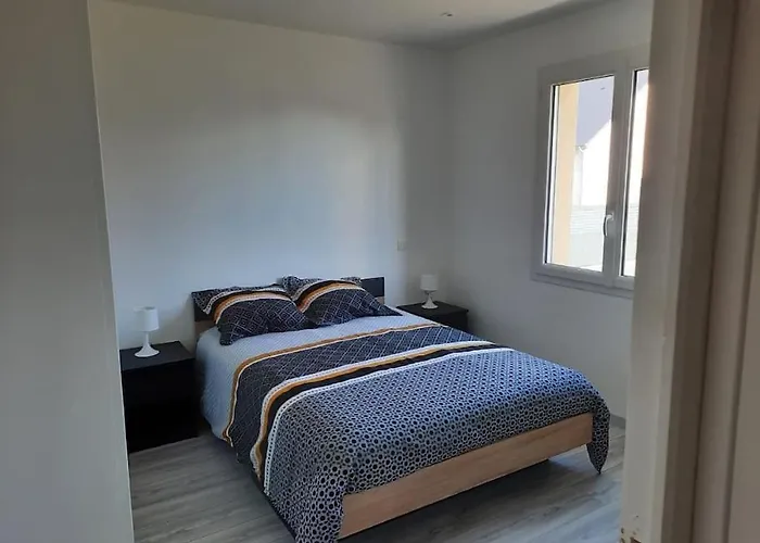 Maison Neuve Proche De La Casa de Férias Créances